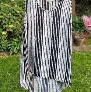 Pleione High/Low Black and White Tank Top